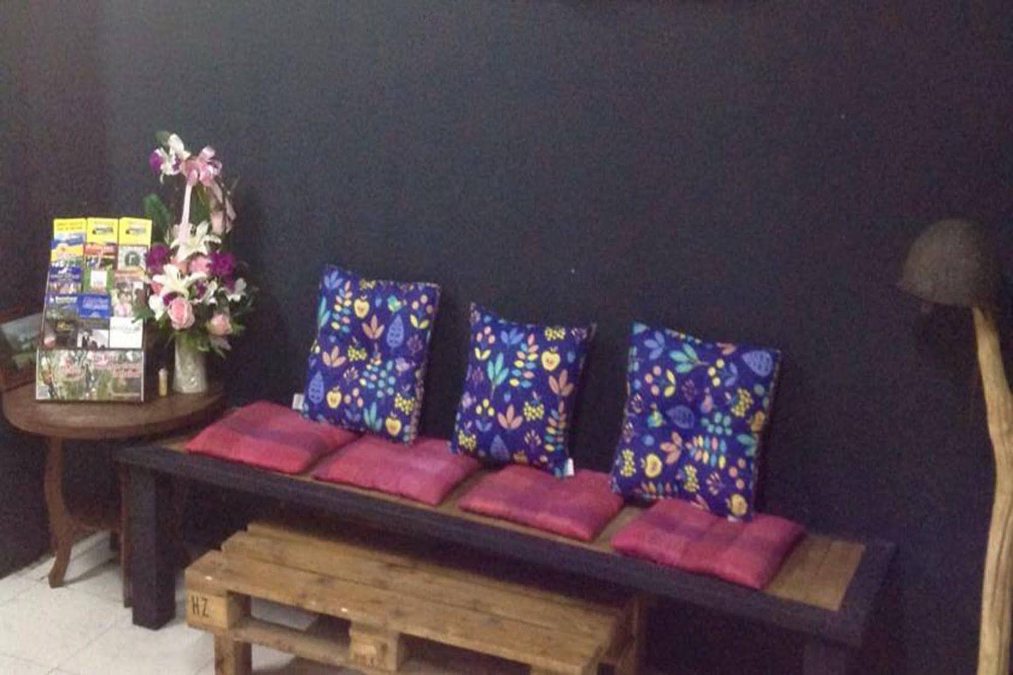 Cham Cha Hostel Chiang Mai Dış mekan fotoğraf
